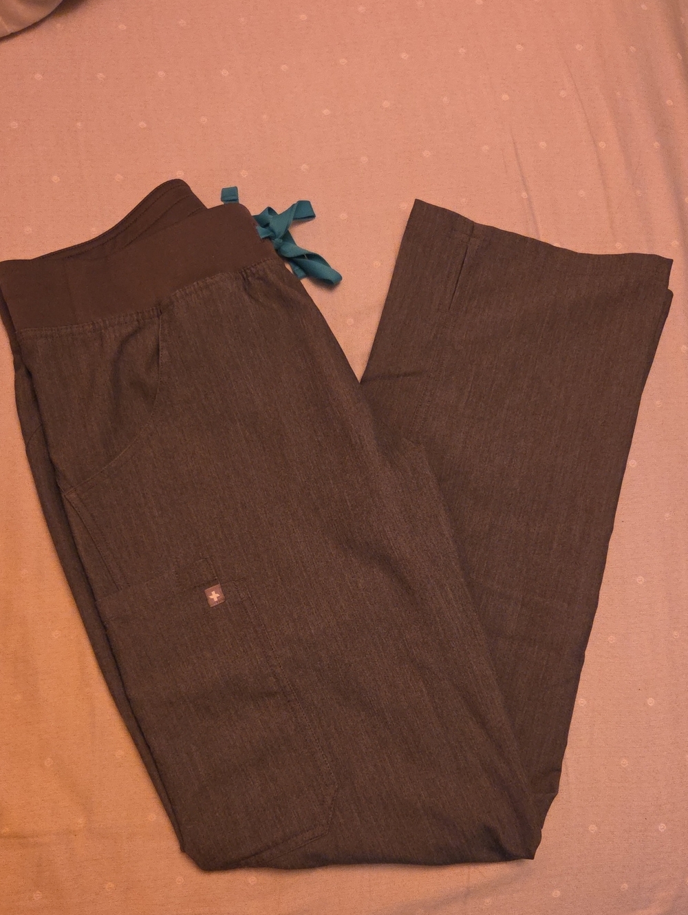 Figs Women's KADE Cargo Scrub Pants, Graphite, Size Small